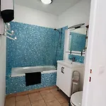 Villa Avec Piscine 3 Et 3 Salles De Bains à Gréoux-les-bains *