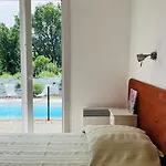 Avec Piscine 3 Et 3 Salles De Bains à Gréoux-les-bains Villa *